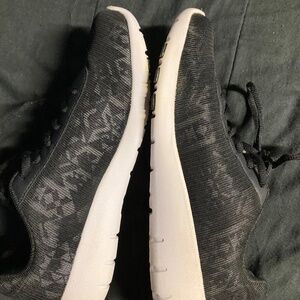 H&M Black Jacquard Print Sneakers | Women’s Size 6-6.5